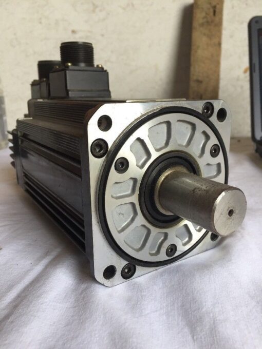 Yaskawa AC Servo Motor SGMS-20AWAAS - Image 2