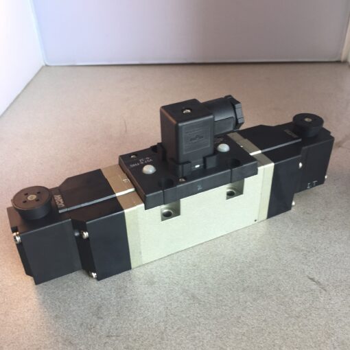 SMC Solenoid Valve VS7-8-FHG-D-3Z - Image 2
