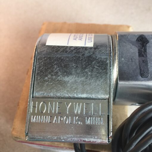 Honeywell Pilot Gas Valve V4046C 1021 - Image 3