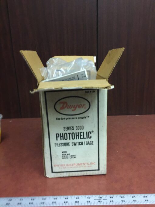 Dwyer Photohelic Gage	3010 - Image 3