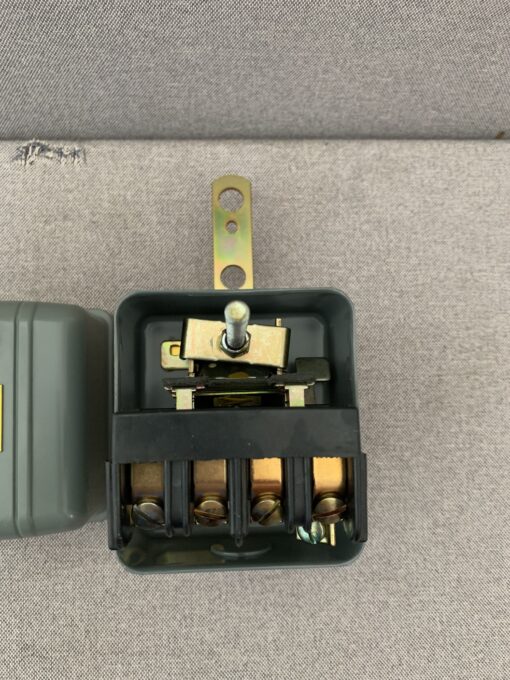 SquareD Switch 9036-GG-2 - Image 4