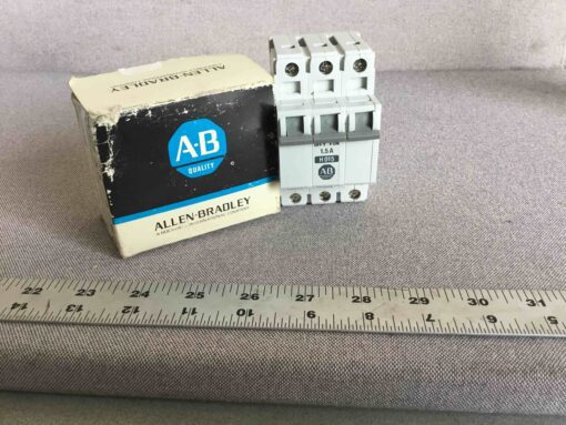 Allen-Bradley Circuit Breaker 1492-CB-3-H-015 - Image 2