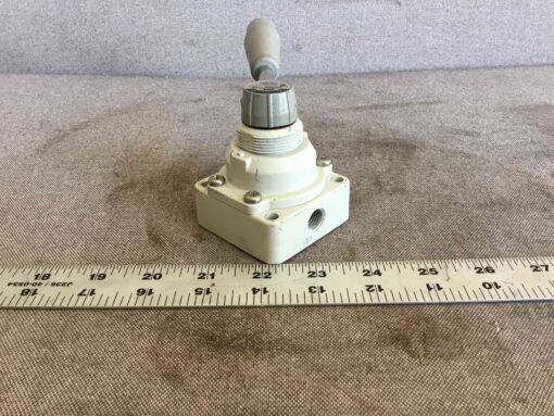 SMC VH202-02 Valve - Image 4