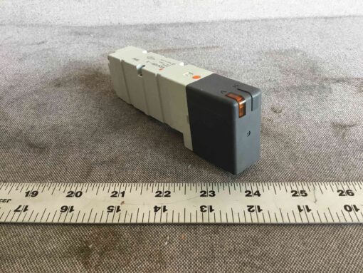 SMC VQ4100-5 Valve - Image 3