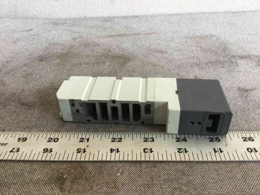 SMC VQ4100-5 Valve - Image 4
