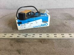 Omron E3S-R2B4 Photoelectric Switch