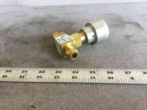 Swagelok B-6BK-10 Valve - Image 3