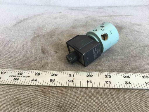 SMC Solenoid Valve VT316-023D - Image 2