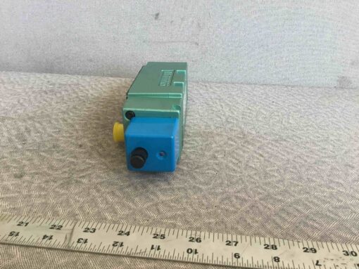 Numatics Solenoid Valve 554BB500MT w/Valve Coil 236-384B - Image 4