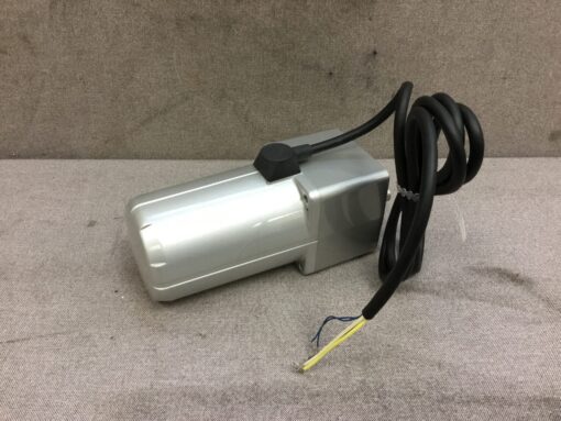 Oriental Motor Watertight Motor FPSI560C-3M with Speed Controller MSP302N - Image 4