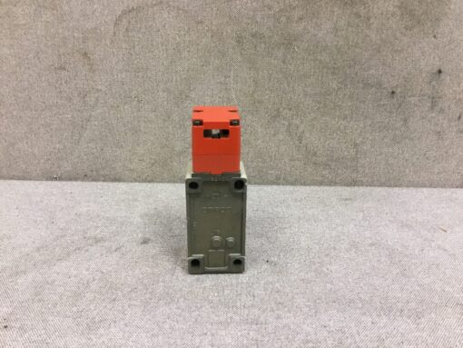 Omron Limit Switch D4B5-35FS - Image 2