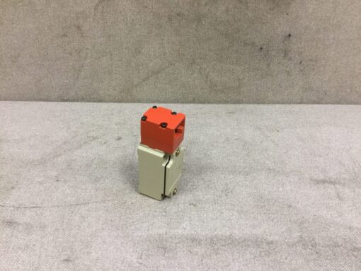 Omron Limit Switch D4B5-35FS - Image 4