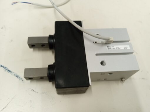 SMC MHKL2-25D Gripper - Image 3