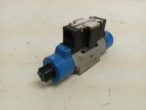 TOYOOKI KOGYO Solenoid Directional Valve HD3-3W-BCA-025A-LYD - Image 3
