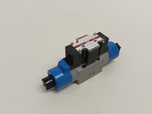 TOYOOKI KOGO HD3-3W-BGA-025A-LYD Solenoid Directional Valve - Image 3