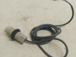 Alternative view of Omron E2K-X15Me1 Proximitey Switch