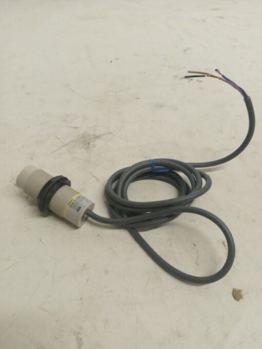 Omron E2K-X15Me1 Proximitey Switch - Image 2