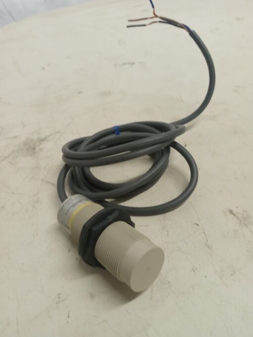 Omron E2K-X15Me1 Proximitey Switch - Image 4