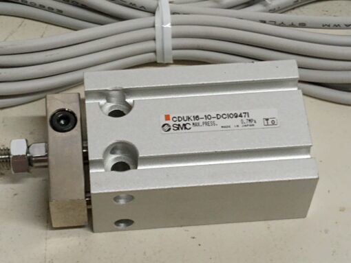 SMC CDUK16-10-DC109471 Air Cylinder - Image 2