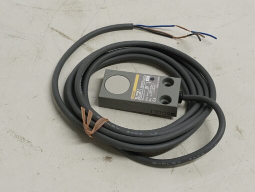 Omron TL-W5E1 Proximity Switch - Image 3