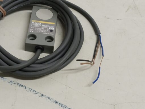 Omron TL-W5E1 Proximity Switch - Image 4