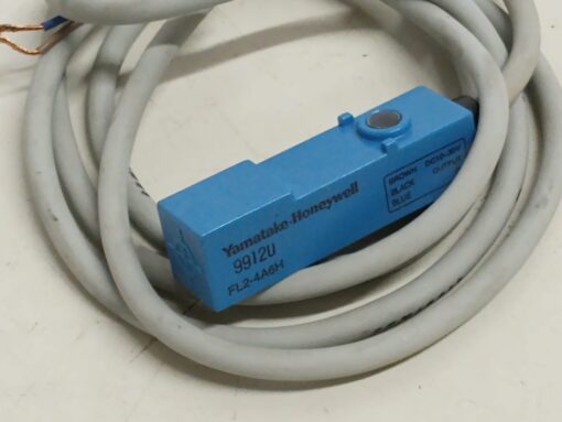 Yamatake-Honeywell Fl2-4A6H-L5 Proximity Switch - Image 3
