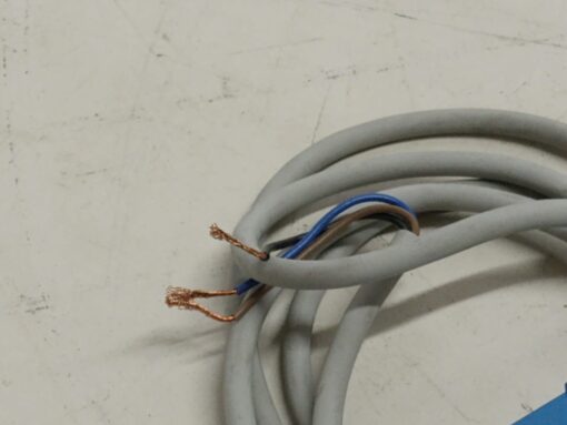Yamatake-Honeywell Fl2-4A6H-L5 Proximity Switch - Image 4