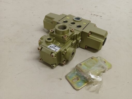MVD-3502UYQ NC2-160 HYD Valve - Image 3