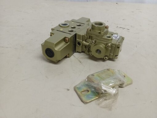 MVD-3502UYQ NC2-160 HYD Valve - Image 4