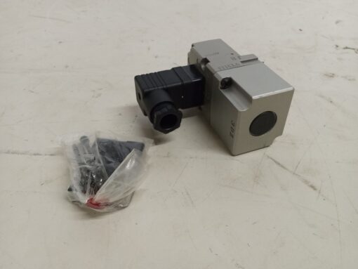 SMC VT3113-003DZ Solenoid Valve - Image 2